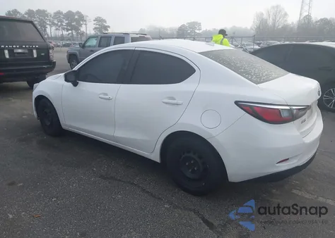 2019 Toyota Yaris L z USA, uszkodzony, nr VIN 3MYDLBYV5KY501433